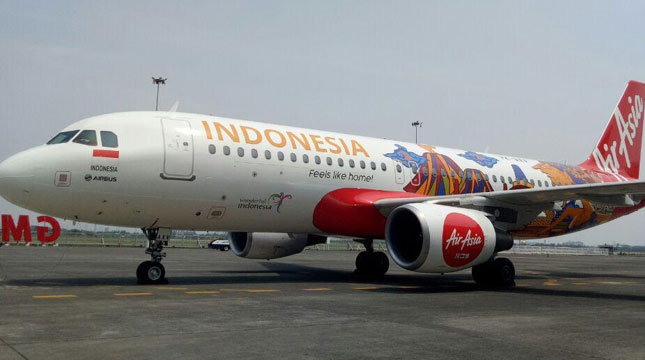 Airbus A320-200 AirAsia Indonesia Berlogo Wonderful Indonesia and with Indonesia Tourism Destination Pattern (Photo: Chodijah Febriyani / Industry.co.id)