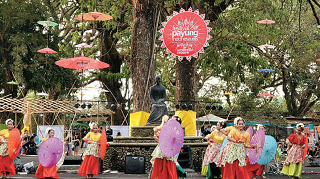 Festival Umbrella Indonesia (Photo: http: //lilatour.com)