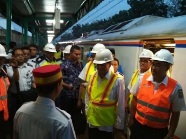 Minister of Transportation Budi Karya Sumadi review the readiness of Soetta Airport Train (Photo Humas)