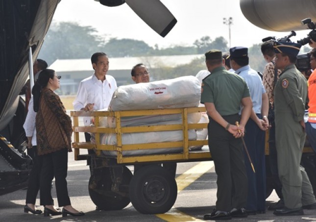 Presiden Jokowi melepas bantuan untuk Rohingya (Foto Setkab)