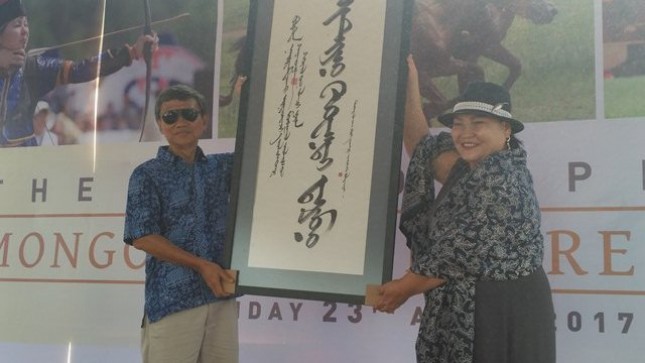 (left to right) Chairman Jababeka S.D. and Mongolia Ambassador, Madam Battsetseg Shagdar, at KEK Tanjung Lesung, Sunday (23/4/2017)