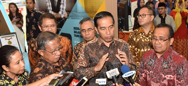 Presiden Jokowi meninjau Indonesia Business & Development Expo Rabu (20/9) (Foto: JAY/Humas)