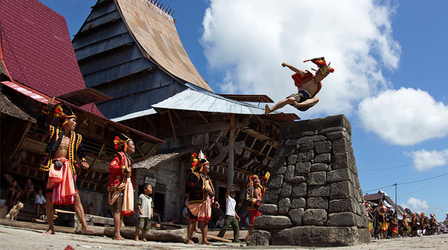 Hombo Batu or Jump Stone in Nias, North Sumatra (Photo: travelingyuk)