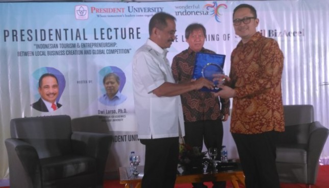 Tourism Minister Arief Yahya in Presidential Lecture "Indonesian Tourism & Entrepreneurship between Local Business Creation & Global Competition" at President University, Monday (25/9)
