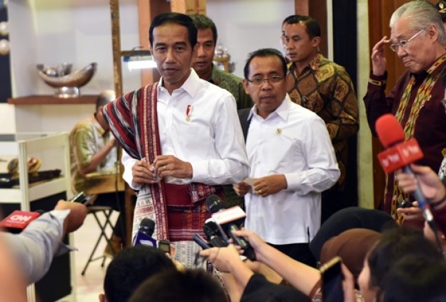 President Jokowi accompanied by Minister of State Secretary opened Kriyanusa Dekranas 2017 Exhibition at JCC r, Wednesday (27/9) morning. (Photo: Rahmat / Humas)