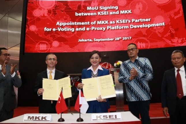 Hadaris Samulia Has (Kemenkum-HAM), Fatih Savasan (Chairman of Board of MKK), Friderica Widyasari Dewi (Dirut KSEI), Samuel Abrijani P (Dirjen Aplikasi Informasi), Wahyu Hidayat (Komut KSEI) (Foto Abe)