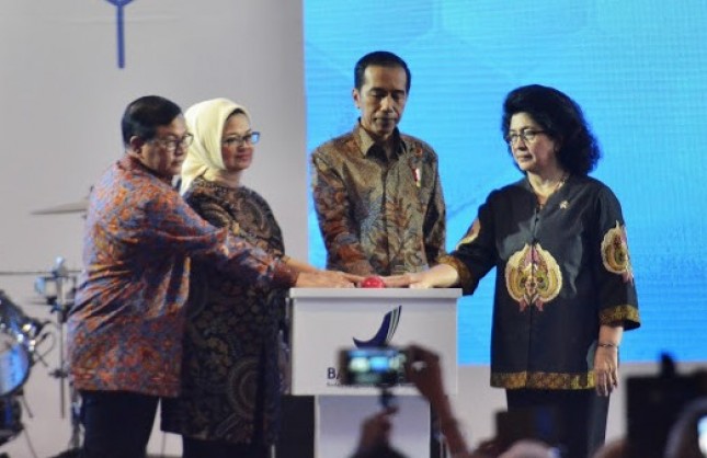Presiden Jokowi bersama Menkes, Kepala BPOM dan Seskab Pramono Anung (Foto Setkab)