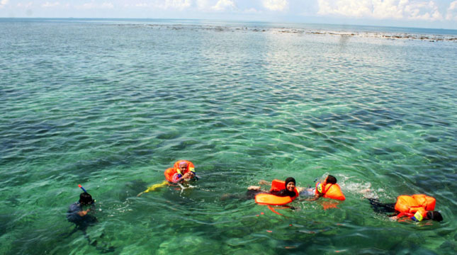 Snorkeling Tour Illustration at Pantai, Kalimantan Selatan (Photo: www.bloggerbanua.org)