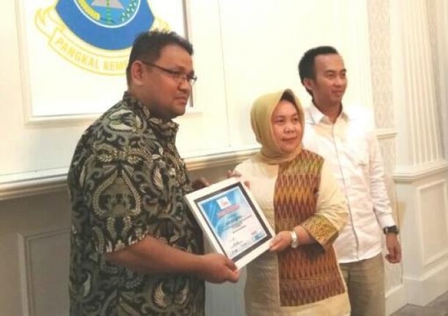 Ketum SMSI Teguh Santosa dan Sekretaris Daerah Pangkalpinang Radmida Dawam (Foto Ist)