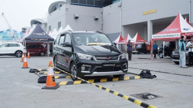 Wuling Confero S became one of the favorite vehicles of visitors during the Test Drive in GIIAS 2017. Until the date of August 14, 2017, Test Drive has been done as much as 2166 times (INDUSTRY.co.id)