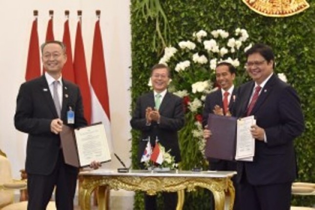 President Jokowi-President Moon witnessed the signing of the MoU at the Bogor Presidential Palace on Thursday (9/1 (Photo: Humas / Oji)