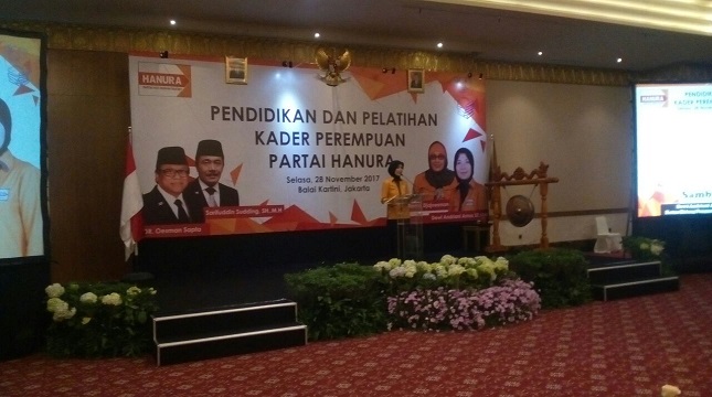 Dewi Andriani sedang menyampaikan sambutan