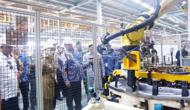 Menperin visit automotive factory in Serang Banten