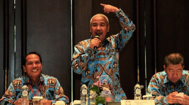 Chairman of DPP Real Estate Indonesia Soelaeman Soemawinata while chairing DPP REI meeting at The Anvaya Hotel, Kuta, Bali, Saturday (1/4/2017). (INDUSTRY / Rizki Meirino)