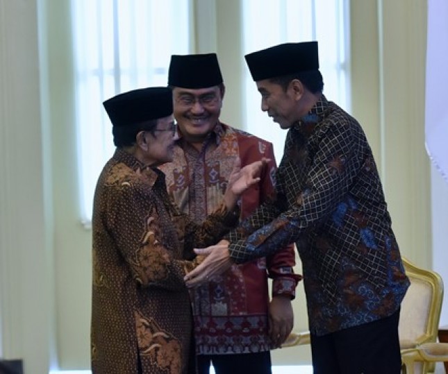 Presiden Jokowi dan BJ Habibie di pembukaan Silaturahmi Kerja Nasional ICMI, di Bogor, Jumat (8/12). (Foto: Humas/Rahmat).