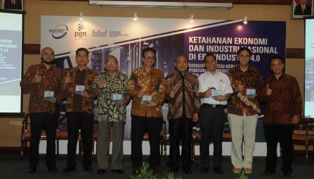 Para Pembicara Diskusi yang diselenggarakan oleh ISTMI (Ikatan Sarjana Teknik Industri dan Manajemen Industri Indonesia) bersama PT. PGN (Persero) TBK.