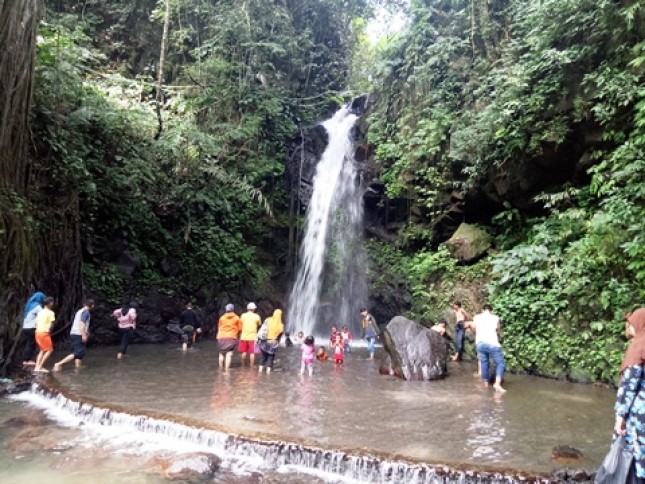 Trip to Putri Kuningan Waterfall (Photo Dije)