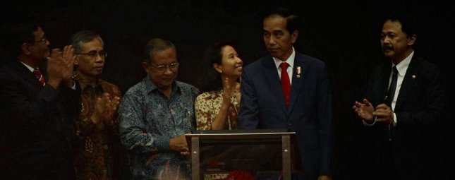 Presiden Jokowi, Ketua OJK, Menteri BUMN, Dirut BEI Tito Sulistio dan Gub DKI Djarot (Foto Ist)