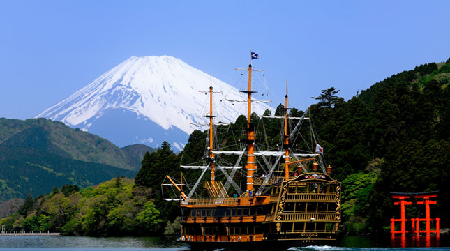 Hakone City, Sightseeing Cruise on Lake Ashi, Mount Fuji, Japan (ist)