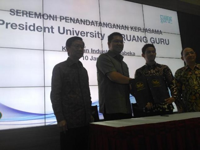 President University Bersama Ruangguru Salurkan Bantuan Beasiswa Bagi 1.440 Pelajar