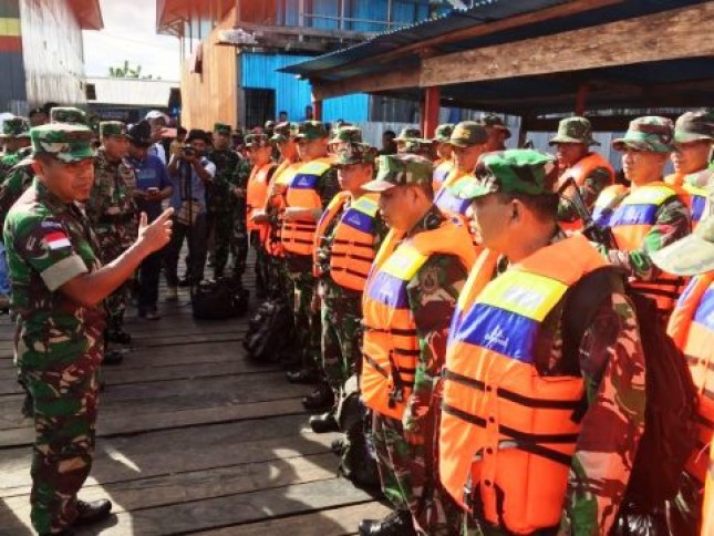 Satgas Kesehatan TNI Bantu KLB Asmat, Papua (Foto: Puspen TNI )