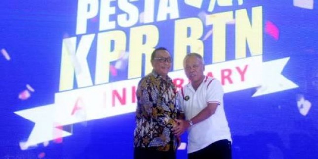 President Director of PT Bank BTN, Maryono and PUPR Minister, Basuki Hadimoeljono at the opening of IPEX 2018