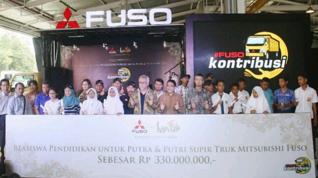 Mitsubishi Fuso awarded a scholarship of Rp 330 million