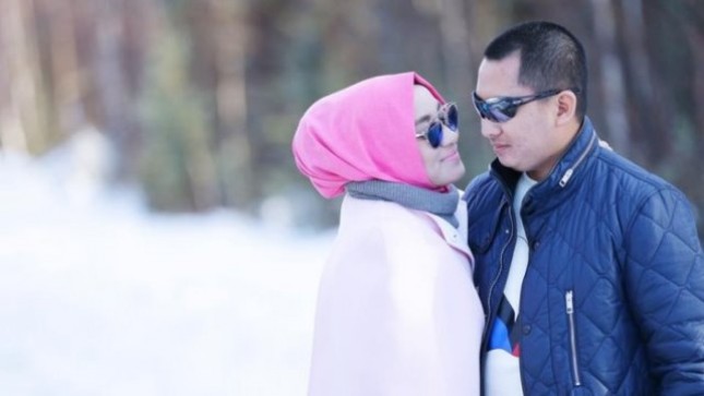 Andika Surachman dan Anniesa Desvitasari Hasibuan pimpinan PT First Anugerah Karya Wisata (Foto Ist)