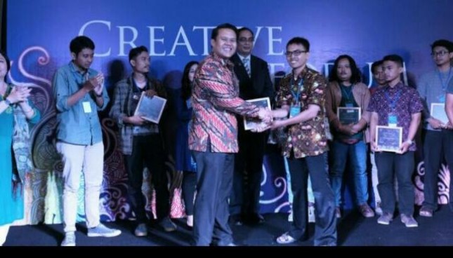 Miftahudin Nur Ihsan was awarded the Youth Creative Competition program organized by UNESCO Jakarta and Citi Indonesia.