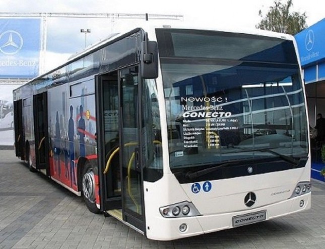 Mercedes-Benz, the first Gaikindo Indonesia International Commercial Vehicles Expo (GIICOMVEC) event, at the Jakarta Convention Center, emphasizes its commitment to safety, which can be seen in its upcoming products, the chassis