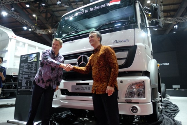 The Mercedes-Benz Axor 2528 R truck now starts assembling in Bogor (Doc: Mercedes Benz)