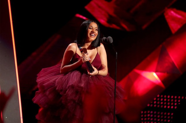 Cardi B in his victory speech at iHeartRadio Music Award 2018. (Photo: Billboard)