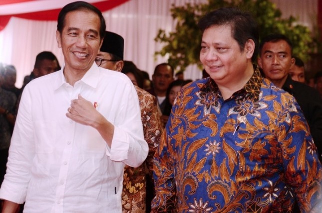 Minister of Industry Airlangga Hartarto and President Joko Widodo during the inauguration of JIIPE Industrial Estate in Gresik, East Java (Photo: Humas)