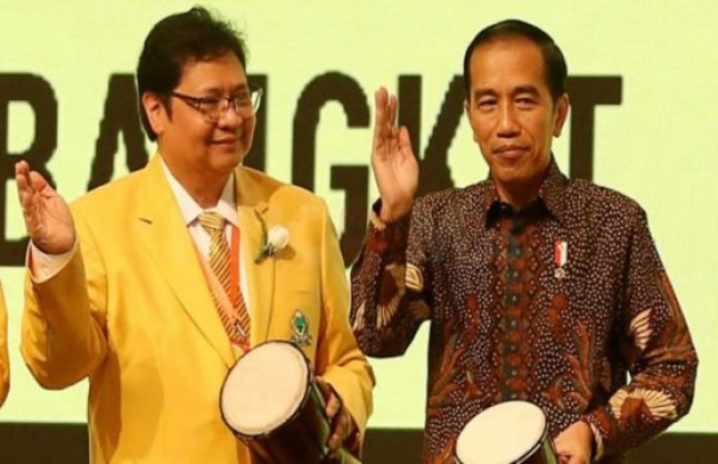 Presiden Jokowi dan Ketum Partai Golkar Airlangga Hartarto (Foto Dok Industry.co.id)