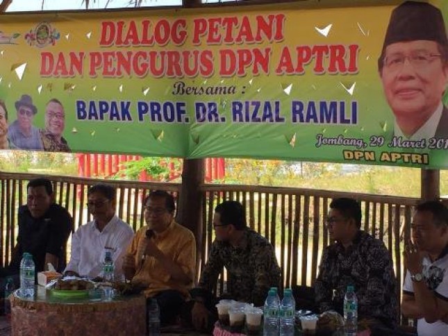 Ekonom RR Berdialog dengan Petani Tebu APTRI Jombang (Foto Dok Industry.co.id)