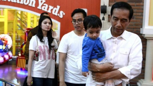President Jokowi with grandchild (Photo Dok Industry.co.id)