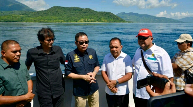 Menteri ESDM saat meninjau lokasi rencana pengembangan Pembangkit Listrik Arus Laut