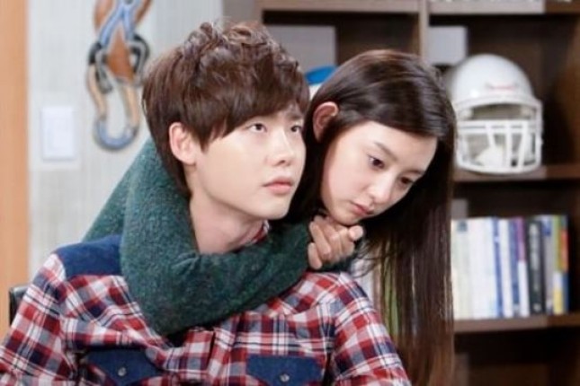 Lee Jong Suk and Kim Ji Won Unite (Photo Soompi)