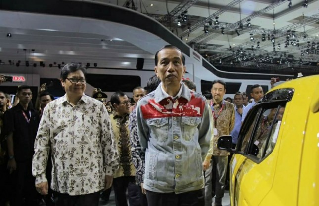 President Jokowi with Menperin opened IIMS 2018 (dok Industry.co.id)