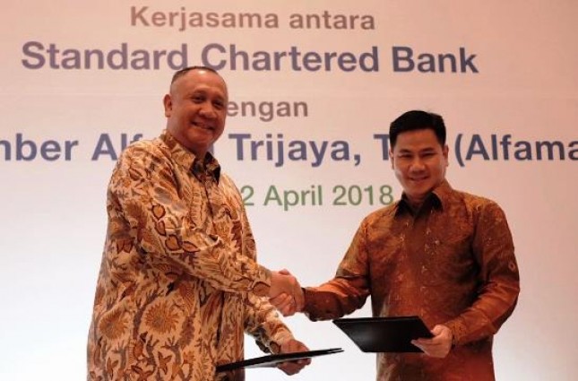 CEO SCBI Rino Donosepoetro dan Presdir PT Sumber Alfaria Trijaya Tbk, Hans Prawira (Foto Dok Industry.co.id)