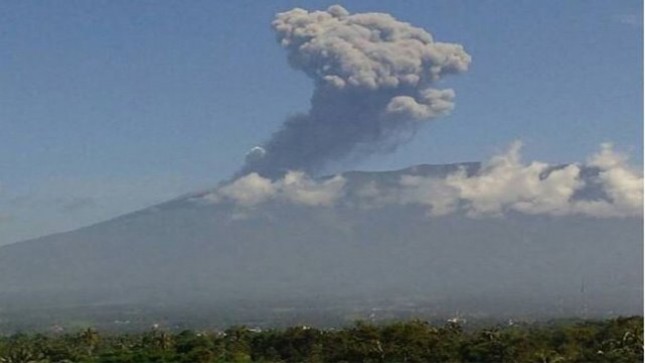 Gunung Marapi Sumbar (Foto Dok Industry.co.id)