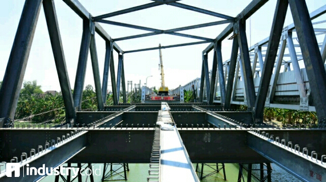 Cincin Lama Bridge