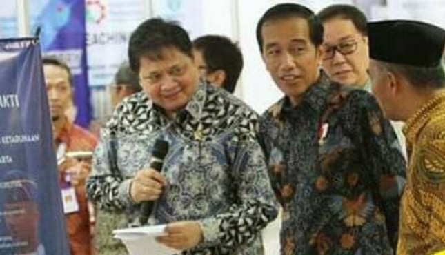 Jokowi dan airlangga (dok INDUSTRY.co.id)