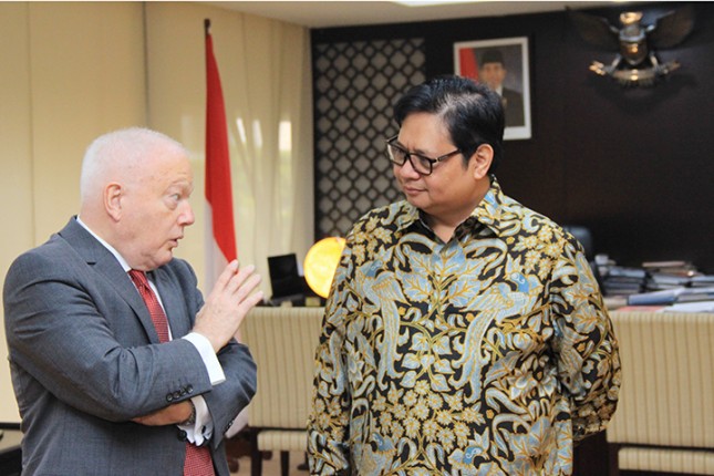 Minister of Industry Airlangga Hartarto along with Australian Ambassador to Indonesia Gary Quinlan AO