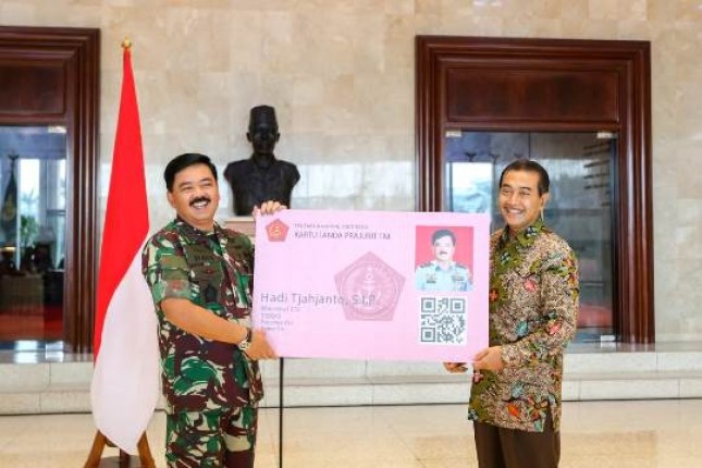 Panglima TNI Marsekal Hadi Tjahjanto dan Dirut BRI Suprajarto (Foto Dok Industry.co.id))
