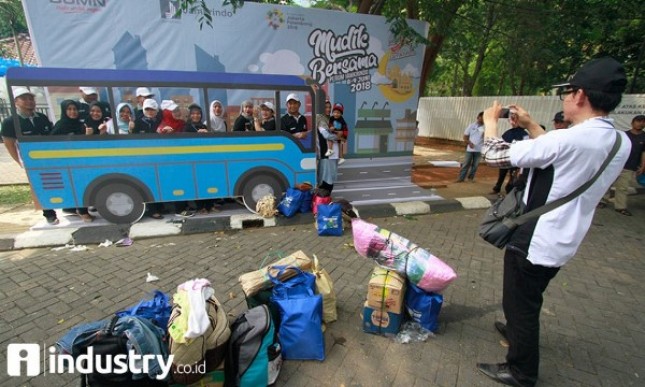 Perum Jamkrindo Berangkatkan Para Pemudik ke Pulau Jawa (Foto Rizki Meirino)