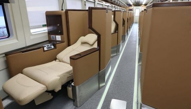 PT KAI luncurkan Kereta kelas luxury jenis sleeper yang melayani pengguna jasa KA di rangkaian KA Argo Anggrek relasi Stasiun Gambir-Stasiun Semarang Tawang-Stasiun Surabaya Pasar Turi (PP)