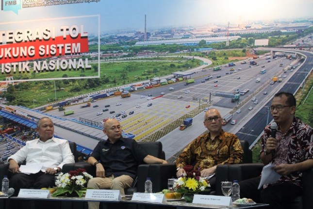 Media Discussion Forum Merdeka Barat (FMB 9) with the theme of "Toll Integration Support National Logistics System" in the Multipurpose Room of the Ministry of Communications and Informatics, Jakarta, Monday (02/07/2018).