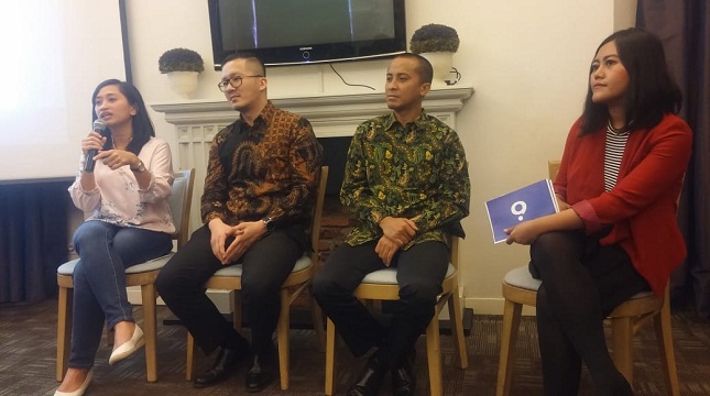 (Ki-Ka) Tri Nuraini, (Head of PR & Marketing Quipper Indonesia), Roy Nugroho (IT&Electronic; Group Head Samsung Indonesia), Hendriawan Widiatmoko (Kepala Sub bidang Aplikasi dan Pengendalian PTP Berbasis Multimedia dan Web)