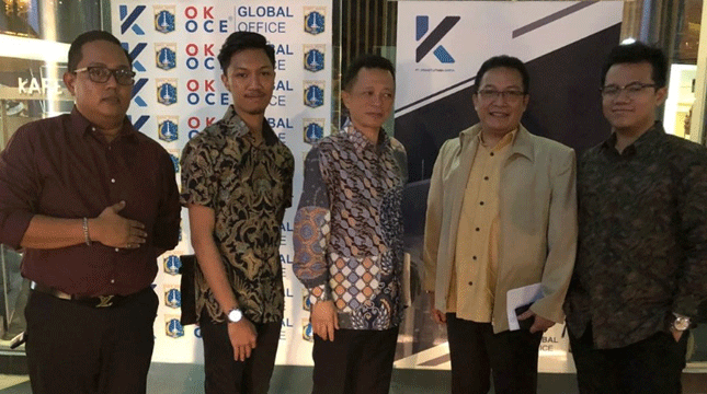 Emil Priyatna as Managing Director of PT Kinanti Utama Karya (center) with Santo Kadarusman as New Business Development SMI (second right) at Kinanti Building